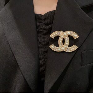 CHANEL Elegant Gold and Pearl Brooch